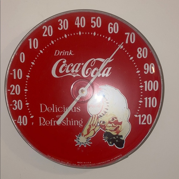 Coca Cola Red Wall Clock with Iconic Design - Picture 1 of 2
